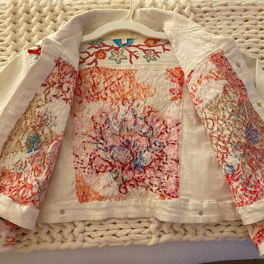 Beautiful white jean jacket from France. - Picture 7 of 11